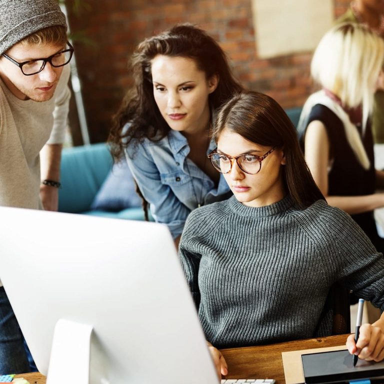 people-corporate-teamwork-brainstorming-working-PYNQJCK-1024x1024-1-768x768